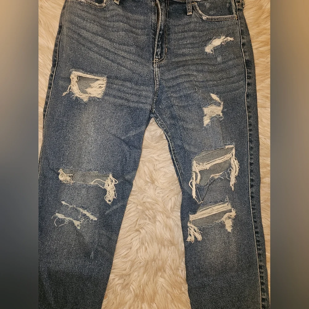 Hollister High-Rise Crop Slim Straight Jeans – Distressed, Size 9R (24.5” Inseam
